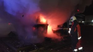 Sinoć u Vitezu izgorio objekat "Žeks doner"