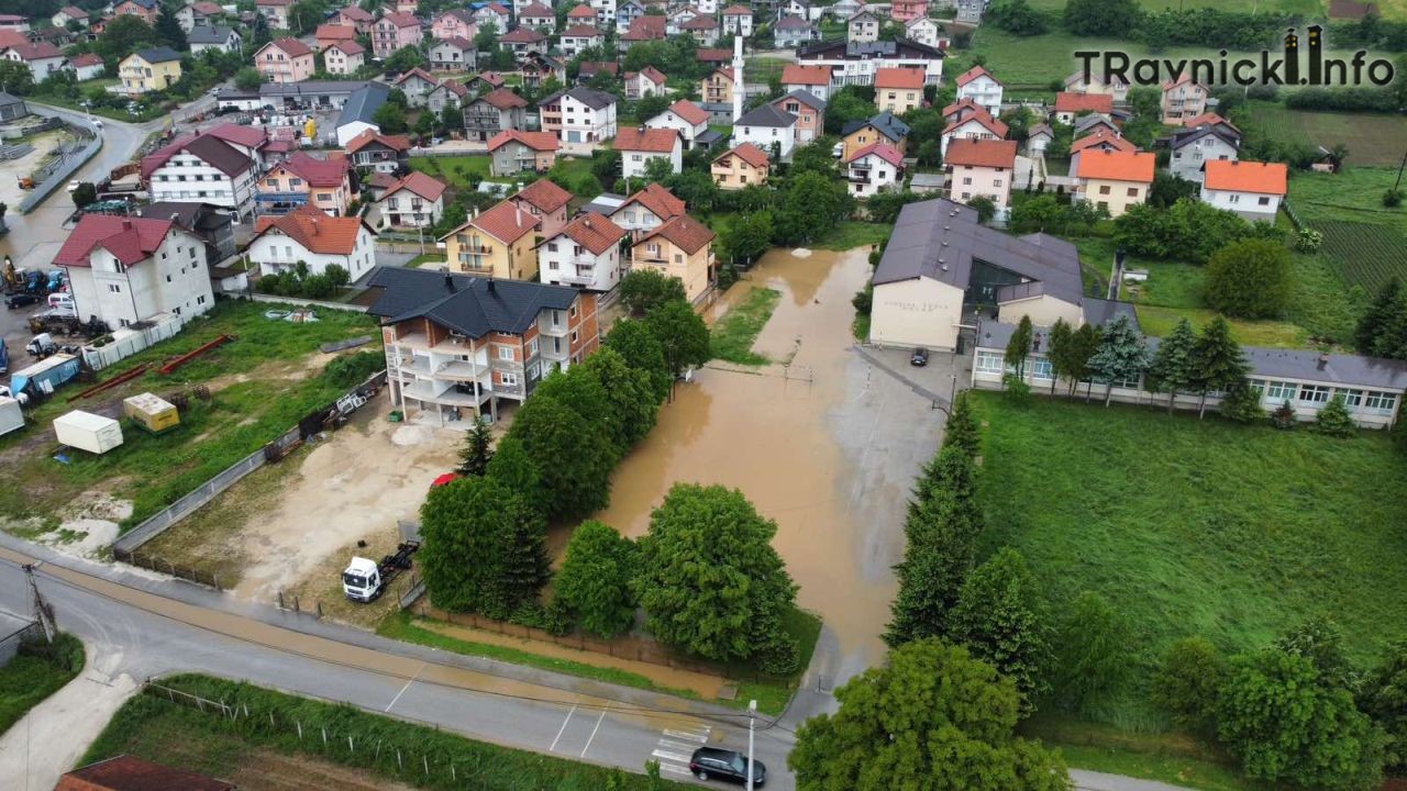 Jake kišne padavine uzrokovale plavljene dijelova naselja Dolac na Lašvi