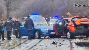 Saobraćajna nesreća u Golešu: Ima povrijeđenih, saobraćaj potpuno obustavljen