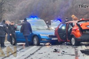 Saobraćajna nesreća u Golešu: Ima povrijeđenih, saobraćaj potpuno obustavljen