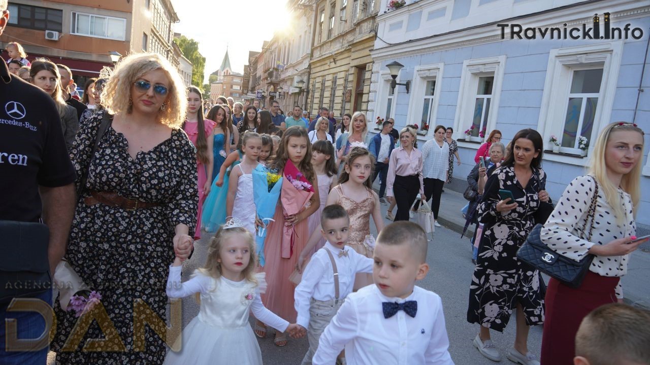 Najmlađi i najslađi: Travničke večeri započele izvođenjem 9. dječijeg bala