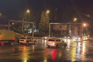 Nezgoda na raskrsnici Templ: Učestvovali motocikl i kombi vozilo