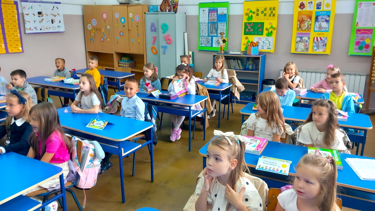 Prema riječima Bojana Domića, ministra obrazovanja, nauke, mladih, kulture i sporta SBK/KSB, 17.000 učenika osnovnih i 8.000 učenika
