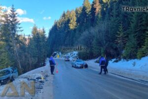 Saobraćajna nezgoda na Vlašiću: Teško povrijeđena suvozačica iz Mercedesa