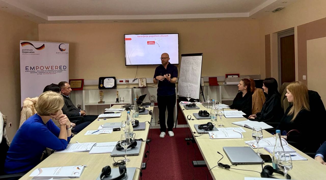 Travnik ulaže u inkluziju: Počela obuka za projekte koji mijenjaju život osoba sa invaliditetom