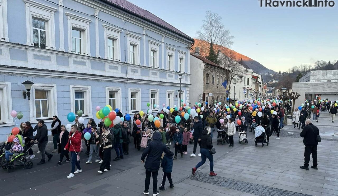 Ramazanski vozić donio radost Travniku: zajedništvo, baloni i poruka podrške