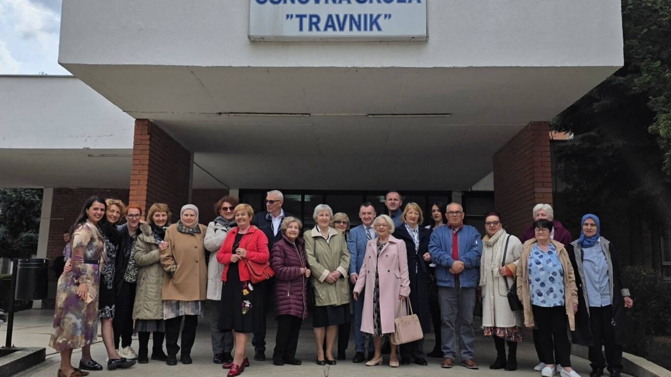 U toploj i emotivnoj atmosferi: Osnovna škola Travnik ugostila penzionisane radnike povodom Dana škole i Bajrama