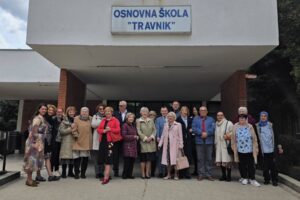 U toploj i emotivnoj atmosferi: Osnovna škola Travnik ugostila penzionisane radnike povodom Dana škole i Bajrama