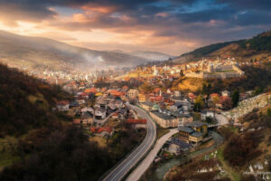 Travnik između zime i proljeća: tiha ljepota svakodnevnice