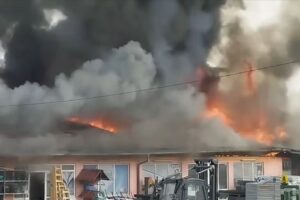 Veliki požar u Bugojnu izazvao ogromnu štetu: Vatra zahvatila više objekata, istraga u toku