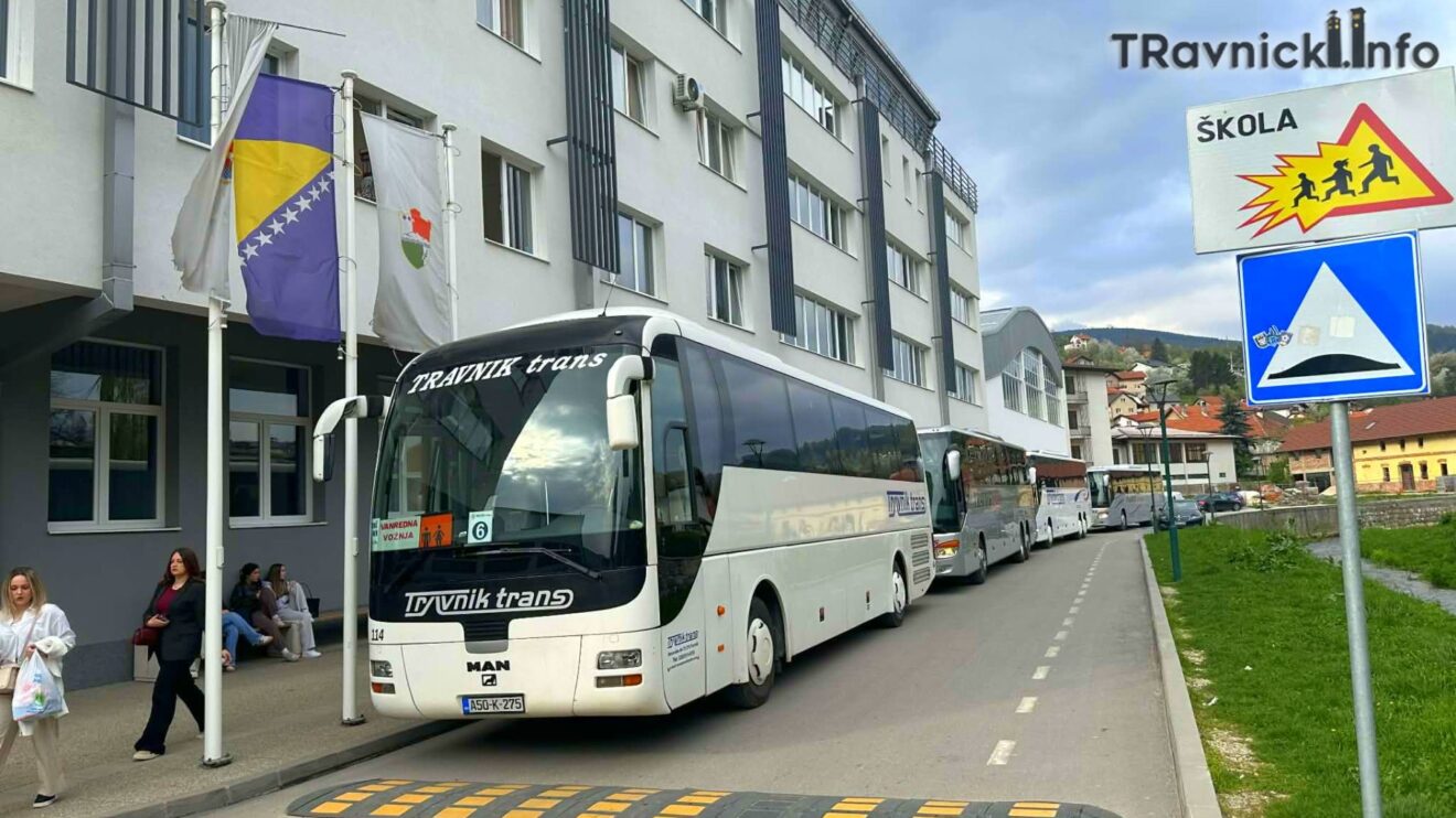 448 mladih iz Travnika krenulo put Srebrenice: Lekcija koja se ne uči iz knjiga