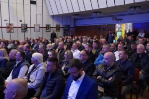 U Travniku održana tribina Naroda i Pravde