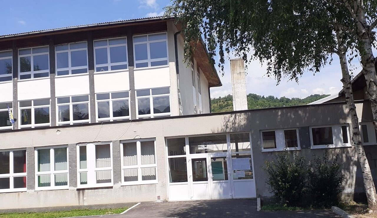 Ko stoji iza lažnih dojava u Jajcu? Jučerašnje prijetnje školama uznemirile učenike, roditelje i nastavnike