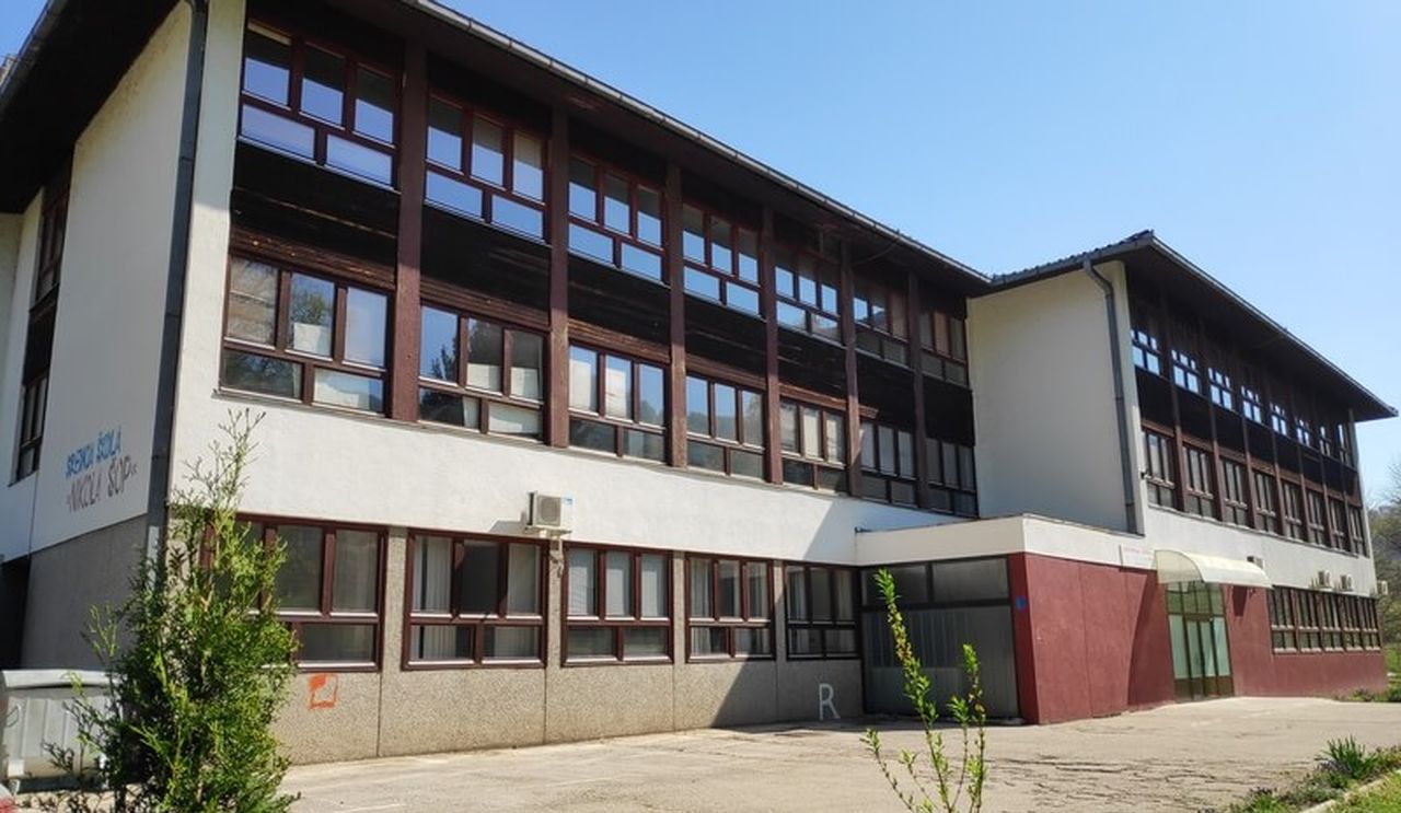 Lažne dojave o bombama ponovo uznemirile Jajce: Djeca evakuisana iz škola, policija upozorava – ovakve šale završavaju zatvorom