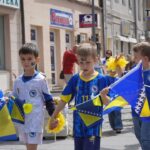 Travnik danas diše kao jedno: Plavo-žuta rijeka ponosa preplavila ulice grada