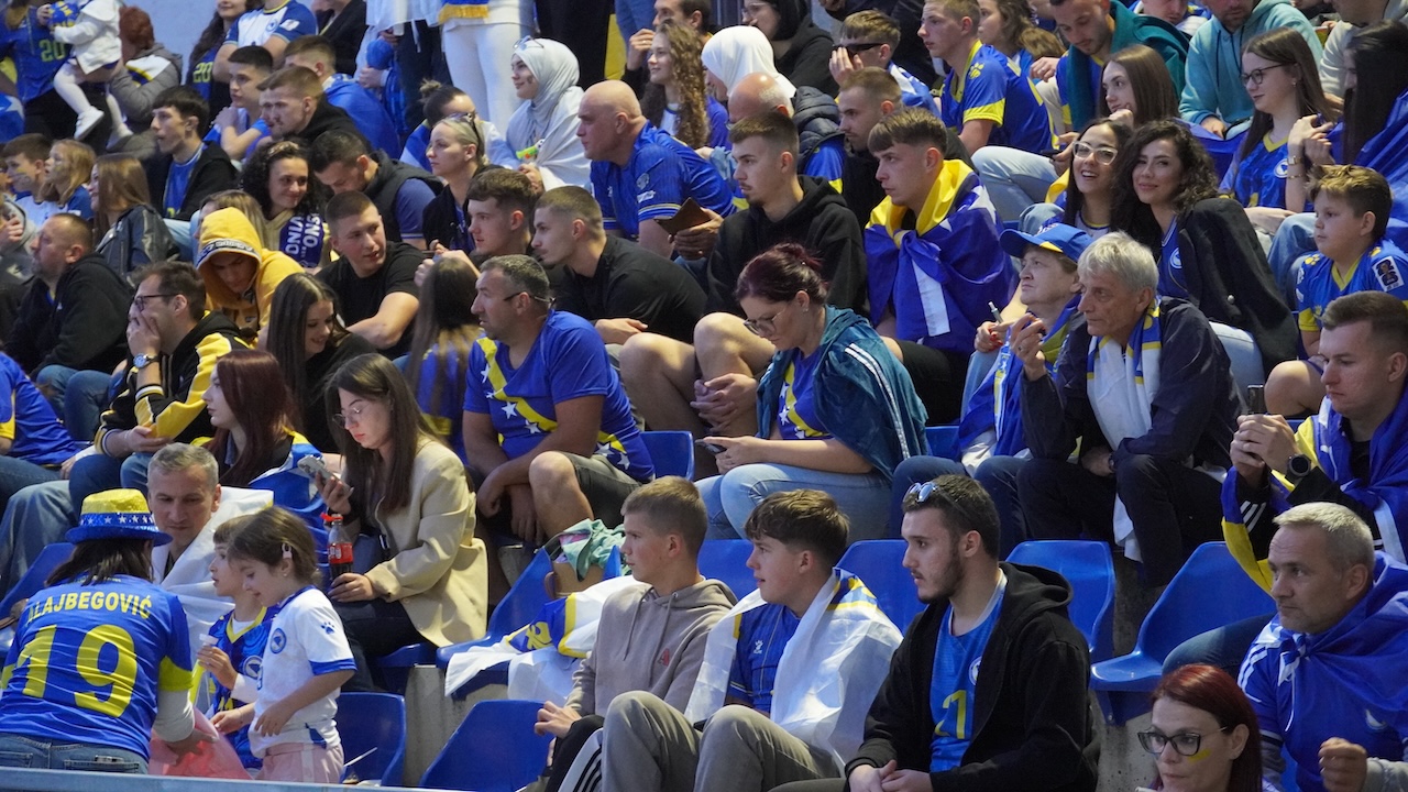 Fan zona na „Tominom“ igralištu spojila generacije u plavo-žutoj euforiji