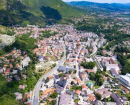 Kakvo vrijeme očekivati danas? Stižu pljuskovi i nevrijeme, a potom i osjetno zahlađenje