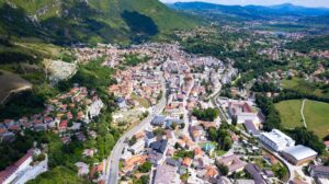 Kakvo vrijeme očekivati danas? Stižu pljuskovi i nevrijeme, a potom i osjetno zahlađenje