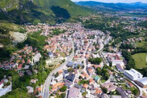 Kakvo vrijeme očekivati danas? Stižu pljuskovi i nevrijeme, a potom i osjetno zahlađenje