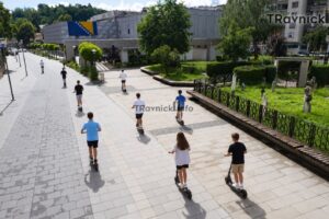 Romobil nije igračka: BiH sprema dobnu granicu, obavezne kacige, kazne i identifikacione naljepnice