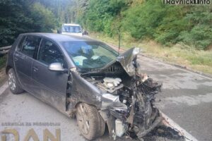 Teška saobraćajna nezgoda u Turbetu: U sudaru autobusa i Golfa povrijeđena vozačica