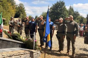 „Pali da bi drugi živjeli“: Na Zec planini odana počast italijanskim avijatičarima stradalim u humanitarnoj misiji