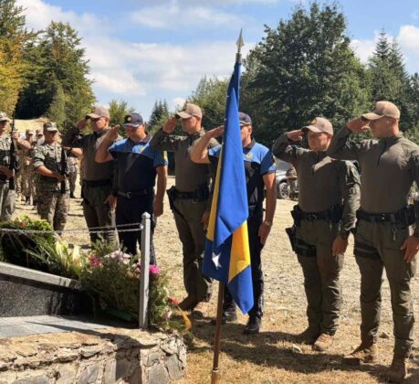 „Pali da bi drugi živjeli“: Na Zec planini odana počast italijanskim avijatičarima stradalim u humanitarnoj misiji