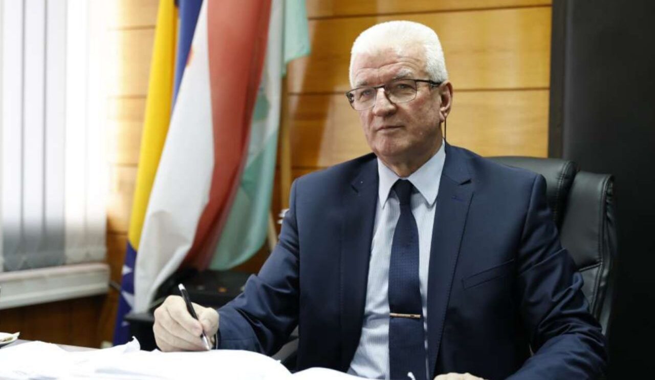 Premijer Srednjobosanskog kantona uputio čestitku školarcima, njihovim roditeljima i nastavnicima