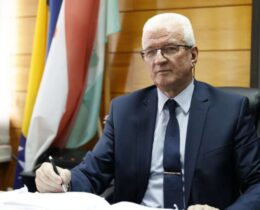 Premijer Srednjobosanskog kantona uputio čestitku školarcima, njihovim roditeljima i nastavnicima