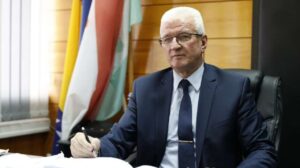 Premijer Srednjobosanskog kantona uputio čestitku školarcima, njihovim roditeljima i nastavnicima