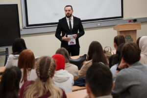 Veliki interes studenata Internacionalnog univerziteta Travnik za predavanje prof. dr. Admira Čavalića