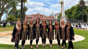 Pjesma koja prelazi okeane: Klapa Valovi iz Argentine stiže u Vitez, na sceni i Viteški akordi i Lašvanske dive