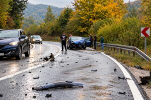 Saobraćajna nezgoda na Komaru: Oprez zbog ulja i goriva na mokrom kolovozu!